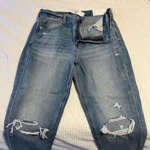 American eagle high rise mom jeans never been worn